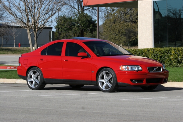 2004 Volvo S60R with painted moldings and Heico Volution V wheels