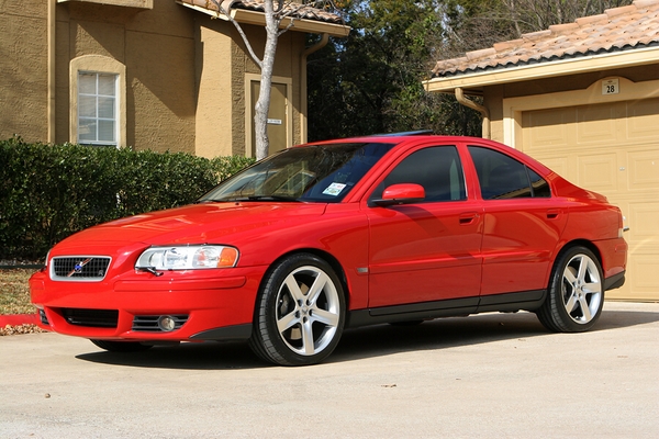 2004 Volvo S60R with painted moldings and Heico Volution V wheels