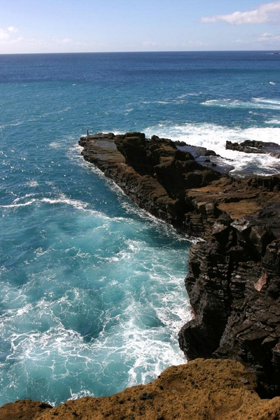 The Hawaiian coast from a rest stop