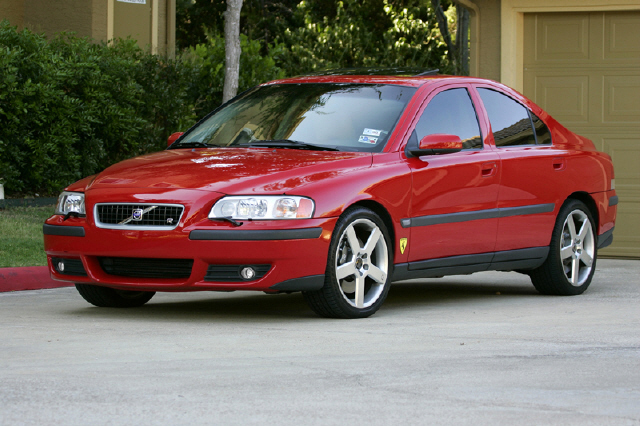 2004 Volvo S60R with Prancing Moose
